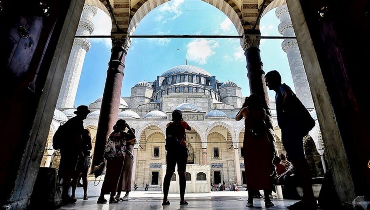 İstanbul, yabancı ziyaretçide tüm zamanların rekorunu kırdı!