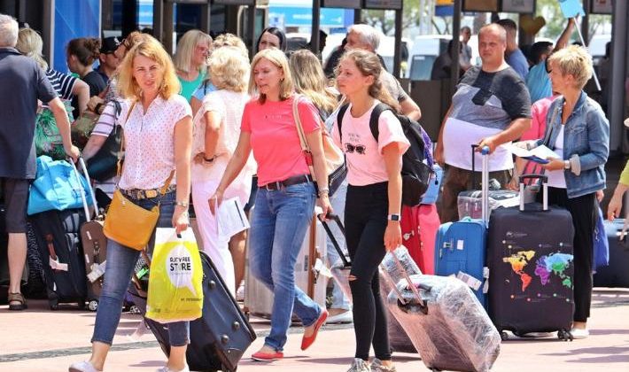 Rus turistleri Dubai ve Sırbistan’a kaptırdık: Antalya ve Alanya trendini kaybetti