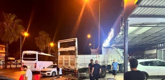 Serik’te kamyon kontrolden çıkarak 4 araca çarptı