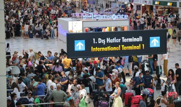 Antalya havalimanından tur operatörlerine uyarı
