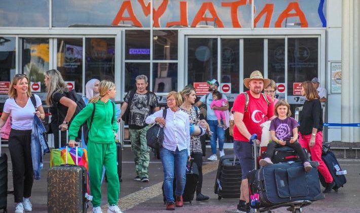 Antalya’ya gelen turist sayısı 6 milyonu geçti