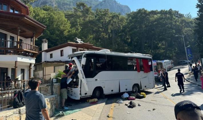 Tur otobüsü kazası… 1 kişi yaşamını yitirdi, 3’ü ağır 28 yaralı