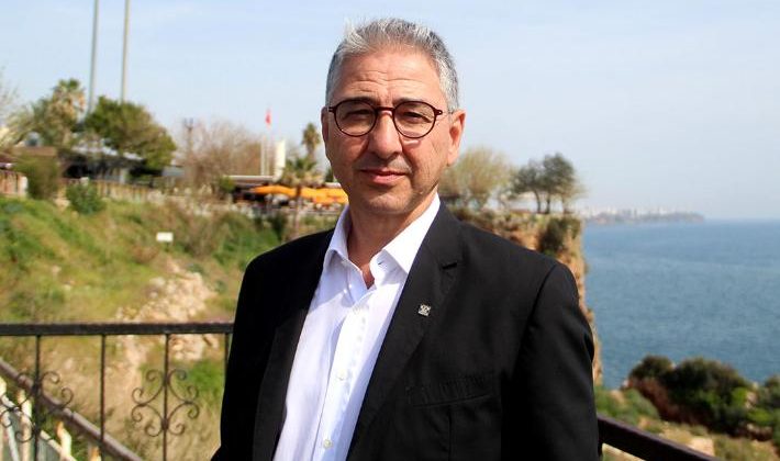 Aşırı sıcaklardan dolayı turist otelden çıkmıyor
