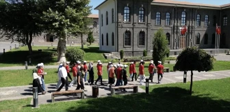 Diyarbakır Vakıflar Bölge Müdürlüğü, gençlere tarihi ve turistik yerleri gezdirdi