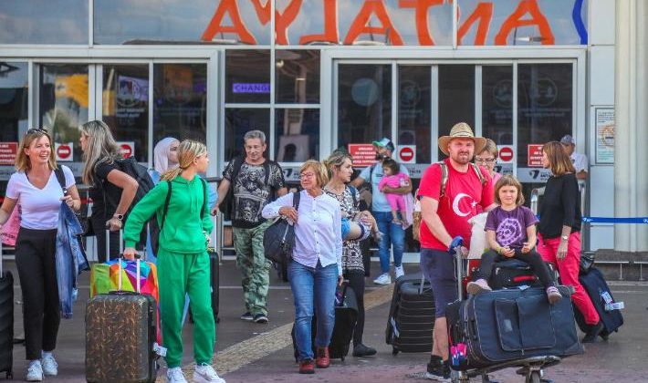 Antalya’dan tüm zamanların günlük dış hat yolcu rekoru