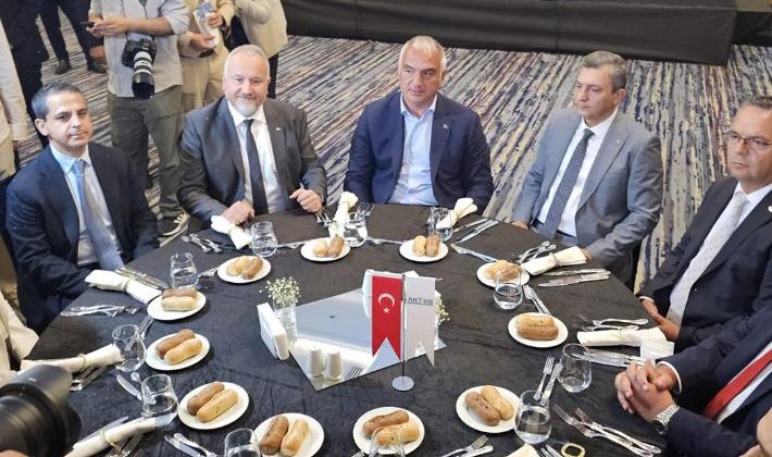 Turizmi bu kadar eleştirmeyin… Otellerimiz dolu işlerimiz iyi