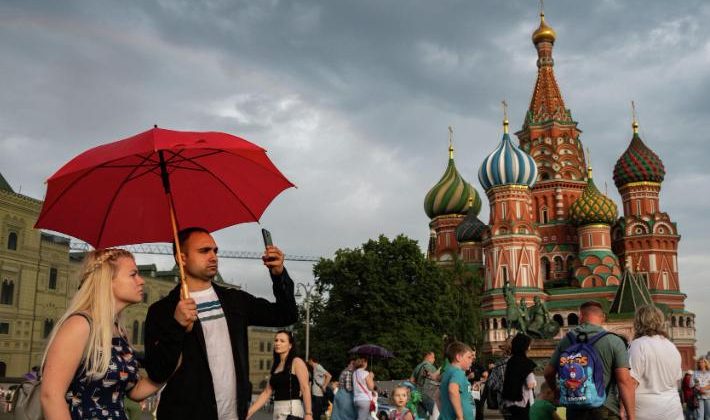 Rus vizesinde turistler mülakattan muaf olacak