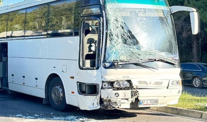 Otel servisi su tankerine çarptı… Bir kişi yaralandı