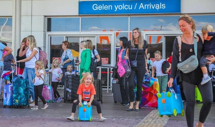 Havalimanları turist sayısında rekor kırıyor ama oteller dolu değil