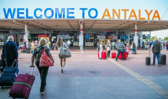 Antalya, 10 ayda 16 milyon turist sayısını aştı