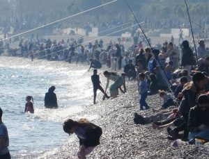 Türkiye donuyor, Antalya baharı yaşıyor
