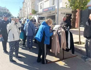 Manavgat’ta Fırtına ve Soğuk Hava Esnafı Vurdu