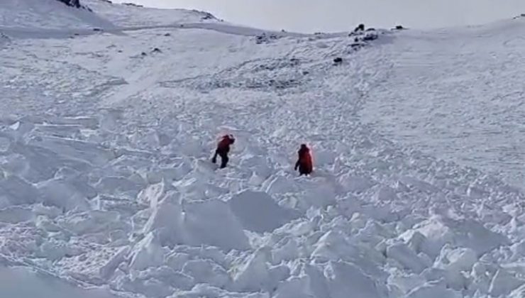 Erciyes’te çığ düştü, kayak yapan bir kişi son anda kurtuldu