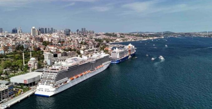 İstanbul’da iki dev kruvaziyer gemisi: 7 bin turist getirdi