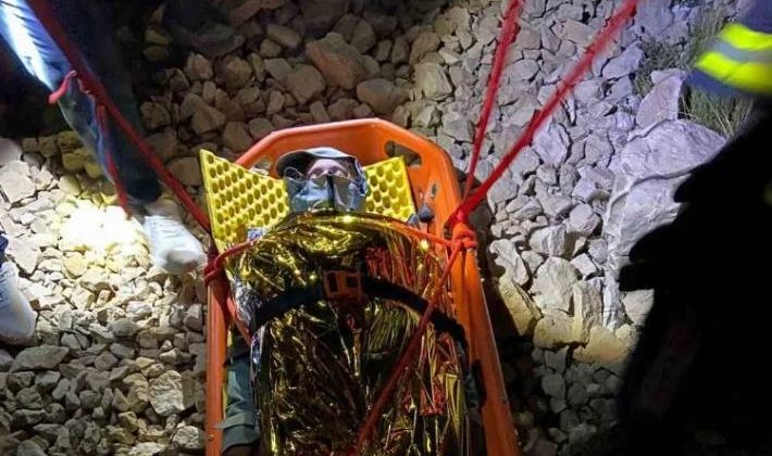 Mahsur kalan turistler 11 saat sonra kurtarıldı