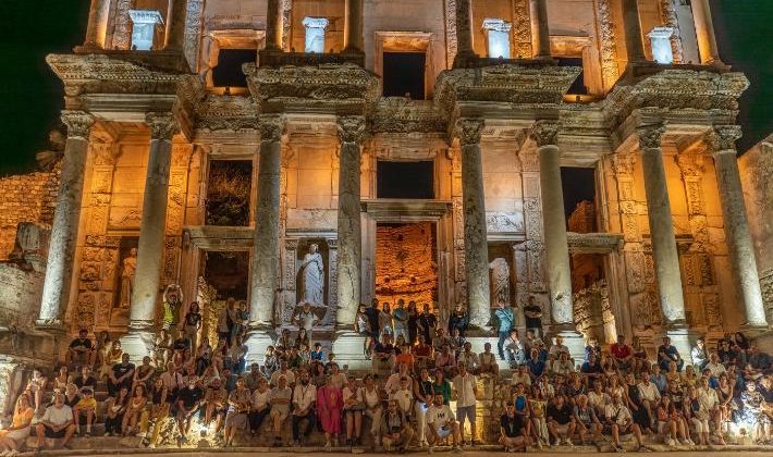 500 bin turist Efes’i gece gezecek