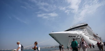 İzmir Limanı’na MSC Divina kruvaziyer gemisi yanaştı