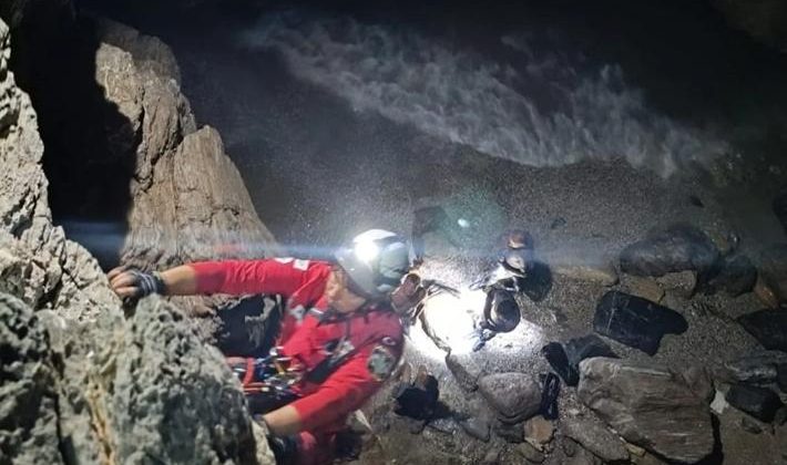 Rus turist kayalıklardan düştü