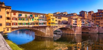 İtalya’da Ponte Vecchio Köprüsüne İsim Yazan Alman Turistlere Yüksek Para Cezası