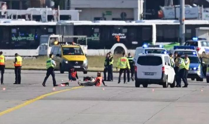 Almanya’da iklim protestosu: Dört havalimanında uçuşlar aksadı