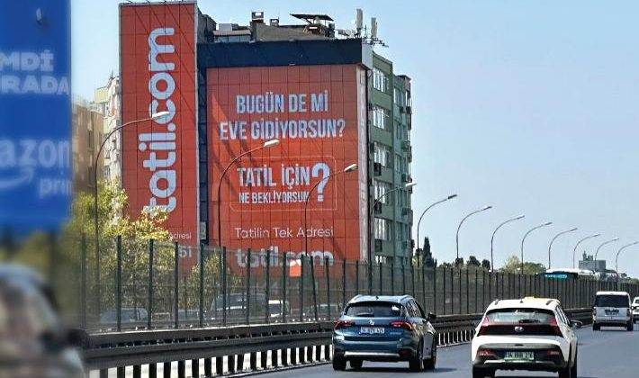 Tatil.com, Bugün de mi? kampanyası ile dikkatleri üzerine çekti