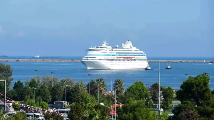 Astoria Grande Kruvaziyeri Samsun Limanı’na Demirledi