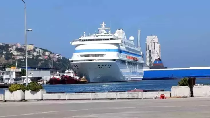 Kruvaziyer Gemisi ‘Astoria Grande’ Samsun’a Demir Attı