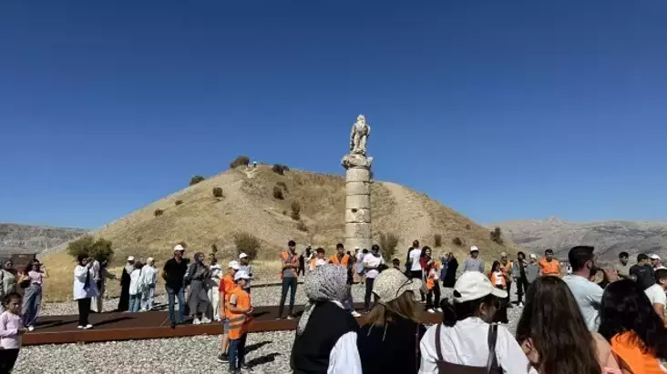 Üniversite Öğrencileri Nemrut Dağı’nda Trekking Etkinliği Düzenledi