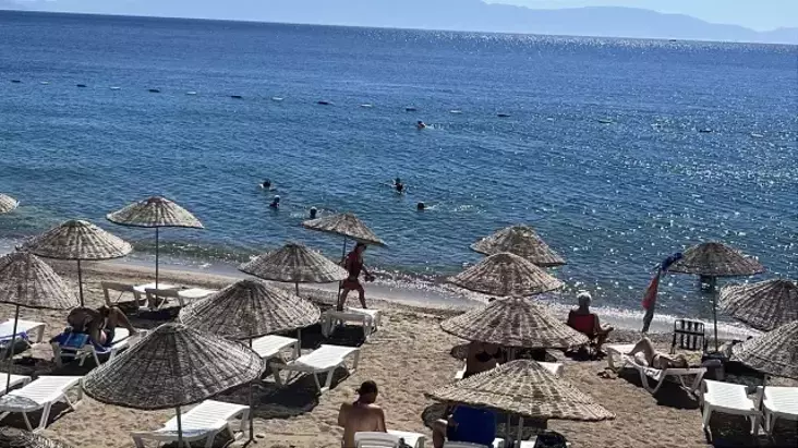 Bodrum’da Güneşli Havayı Fırsatlayan Turistler Denize Girdi