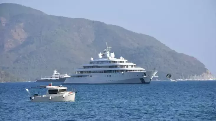 Lüks Süper Yat ‘Golden Odyssey’ Marmaris’te Akaryakıt İkmali Yapıyor