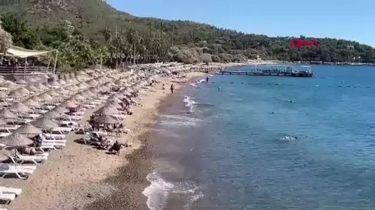 Bodrum’da Yerli ve Yabancı Turistler Güneşli Havanın Tadını Çıkarıyor