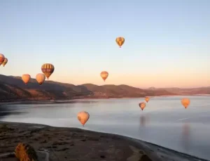 TÜRSAB’ın Turizm Yüzyılı Etkinliği Salda Gölü’nde Sıcak Hava Balonu Uçuşları ile Başladı