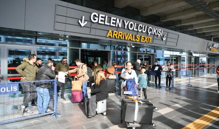 Erciyes Kayak Merkezi’ne kış sezonunun ilk turistleri geldi