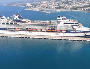 Kuşadası’na Şubat ayının ilk kruvaziyer gemisi 2 bin 161 turist getirdi