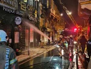 Korkutan otel yangınında kalanlar tahliye edildi