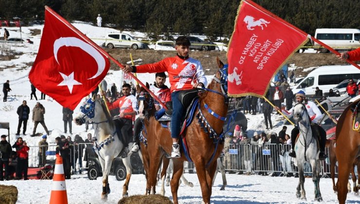 Çıldır Gölü “Altın At Kristal Buz Festivali” ile şenlendi