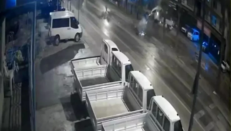 Antalya’da Tur Minibüsü Kaza Yaptı: 2 Yaralı
