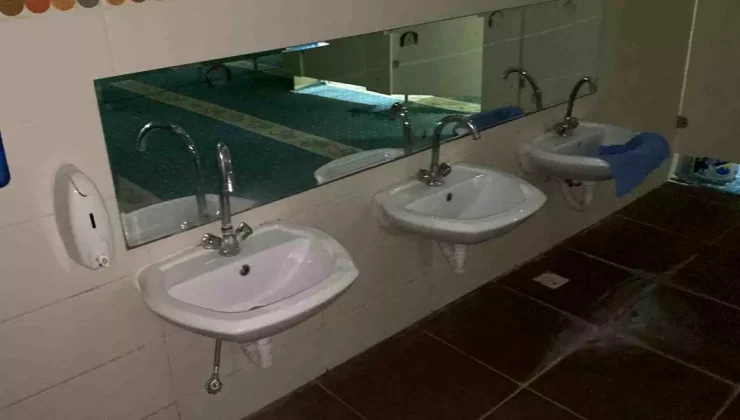 Antalya’da Tema Parktaki Tuvalet, Mescit Olarak Kullanıldı İddiası Tepki Çekti