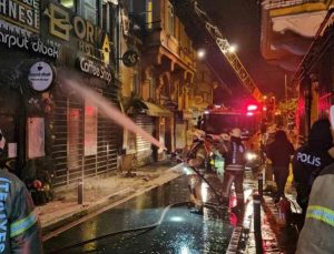 Beyoğlu’nda korkutan otel yangını