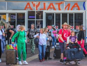 Antalya’ya gelen yabancı turist sayısı düştü, yerli turist arttı