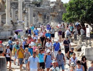 Son üç yılın rekoru… İzmir’e gelen turist sayısı yüzde 25 arttı
