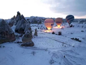 Kapadokya’da Kar Yağışı Nedeniyle Balon Turları İptal Edildi