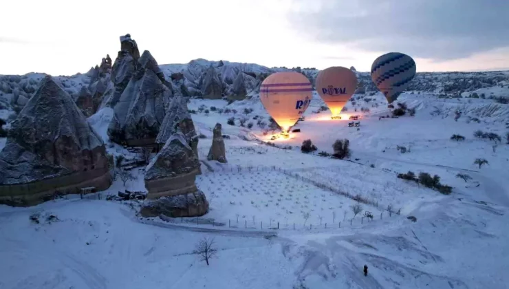Kapadokya’da Kar Yağışı Nedeniyle Balon Turları İptal Edildi
