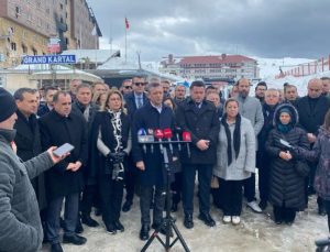 Özgür Özel Bolu’da Bakan Ersoy’un istifasını istedi