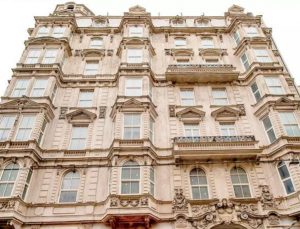 Otel işletmecisi ikiz şirketlere 1 yıl süre
