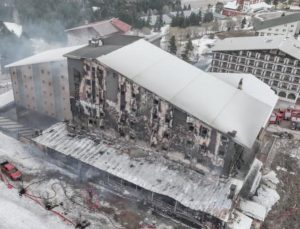Yanan otelin, izni olmadığı halde sezon sonuna kadar açık kalmasına tepki