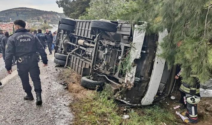 Otel servisi devrildi… 12 yaralı