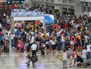 Antalya yoruldu diyenlere cevap: Yorulmadı, misafirlerini bekliyor