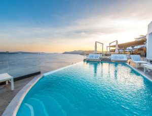 Santorini ve Mikonos’ta 120 otel satışa çıkarıldı