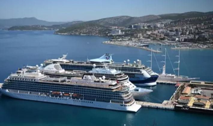 5 gemiyle toplam 4 bin 902 turist geldi